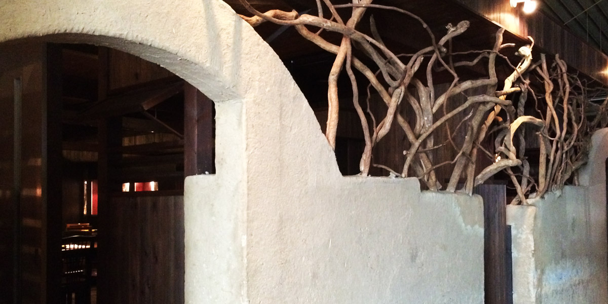 香川県宇多津町の居酒屋じんutazuはフクロウが出迎えてくれる、落ち着きのある個室空間でゆっくり過ごすことができる居酒屋です。