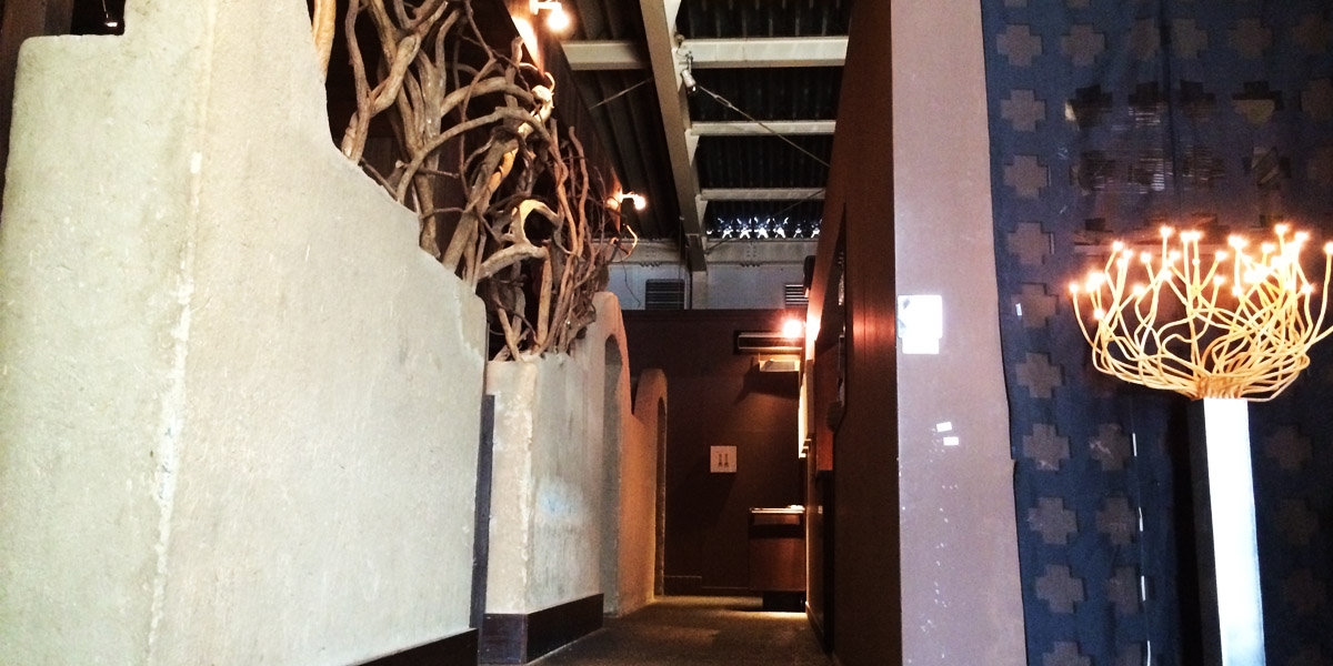 香川県宇多津町の居酒屋じんutazuはフクロウが出迎えてくれる、落ち着きのある個室空間でゆっくり過ごすことができる居酒屋です。